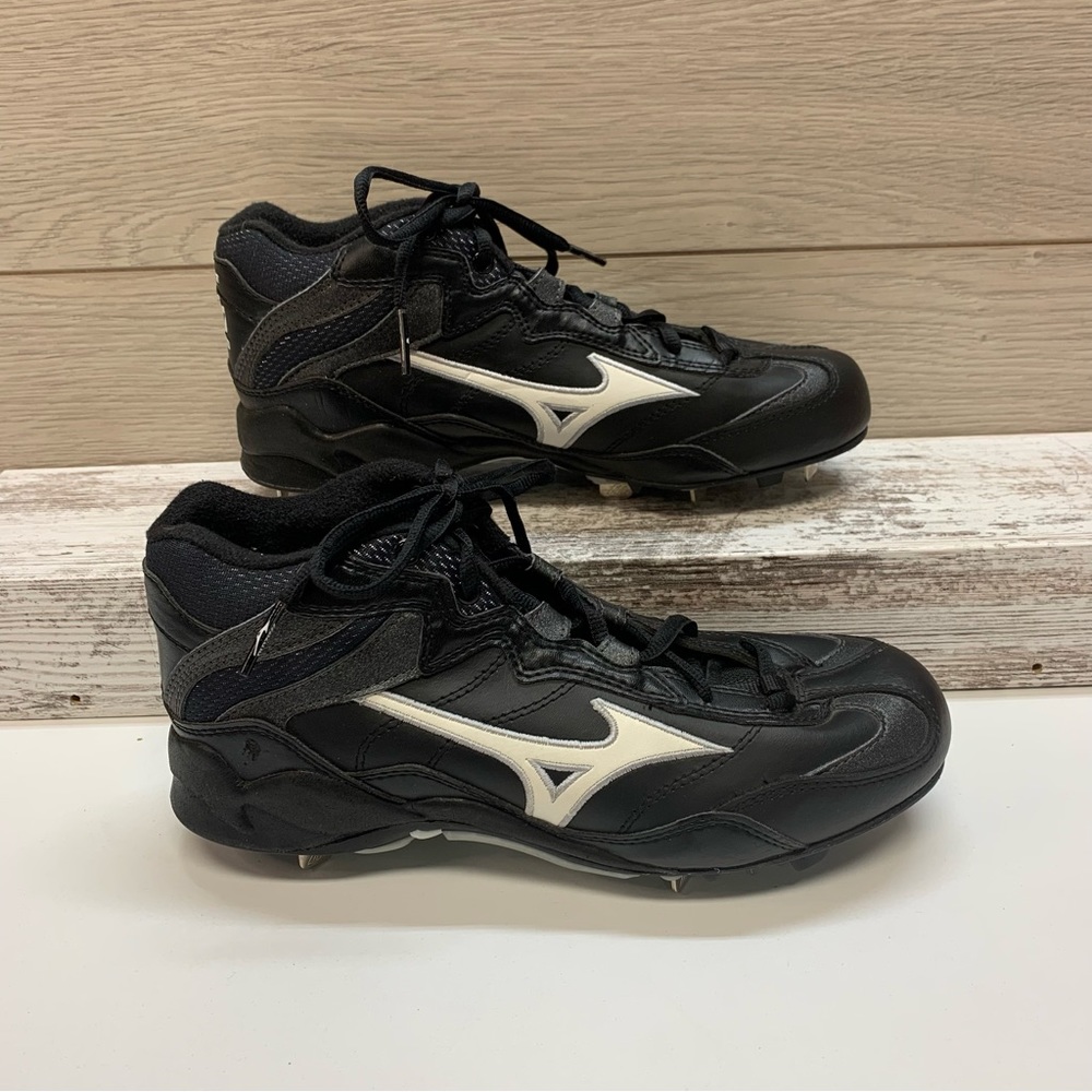 Mizuno 9 Spike metal cleats size 8